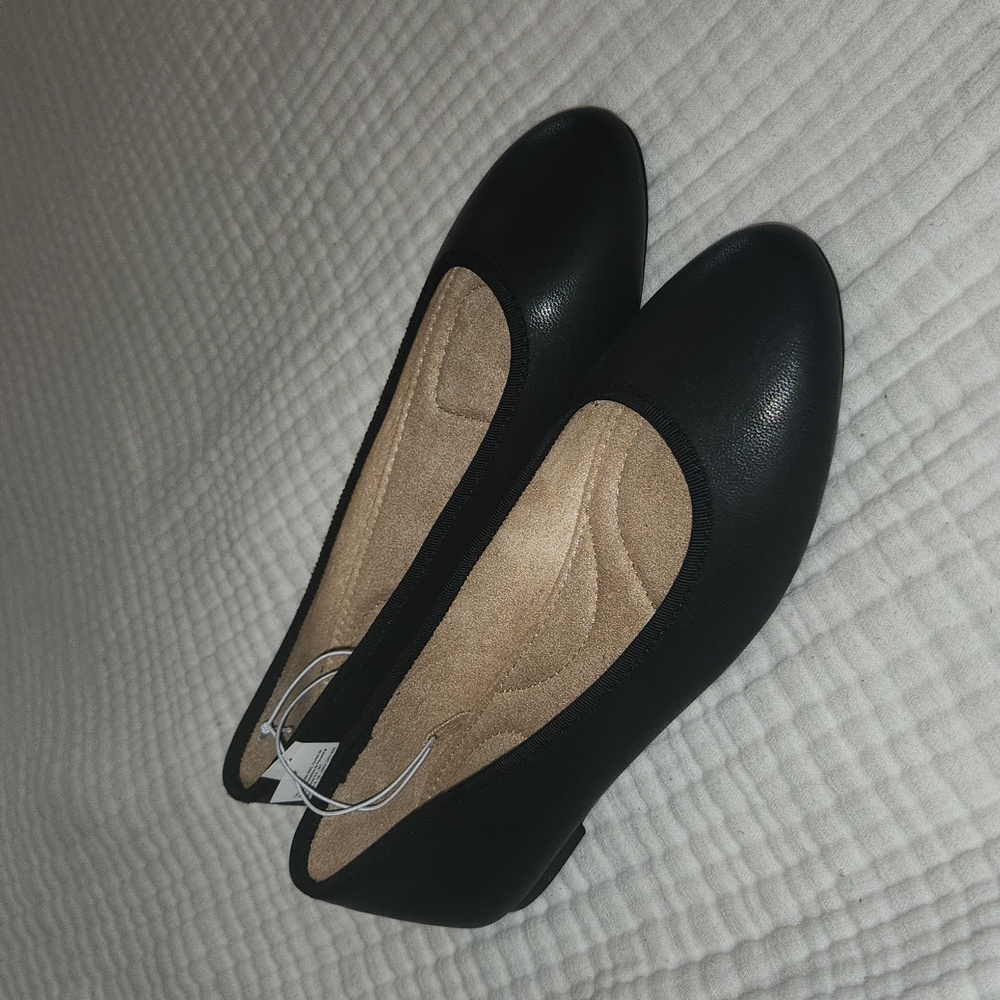 NWT OLD NAVY Faux-Leather Ballet Flats Color: Blackjack SIZE 6